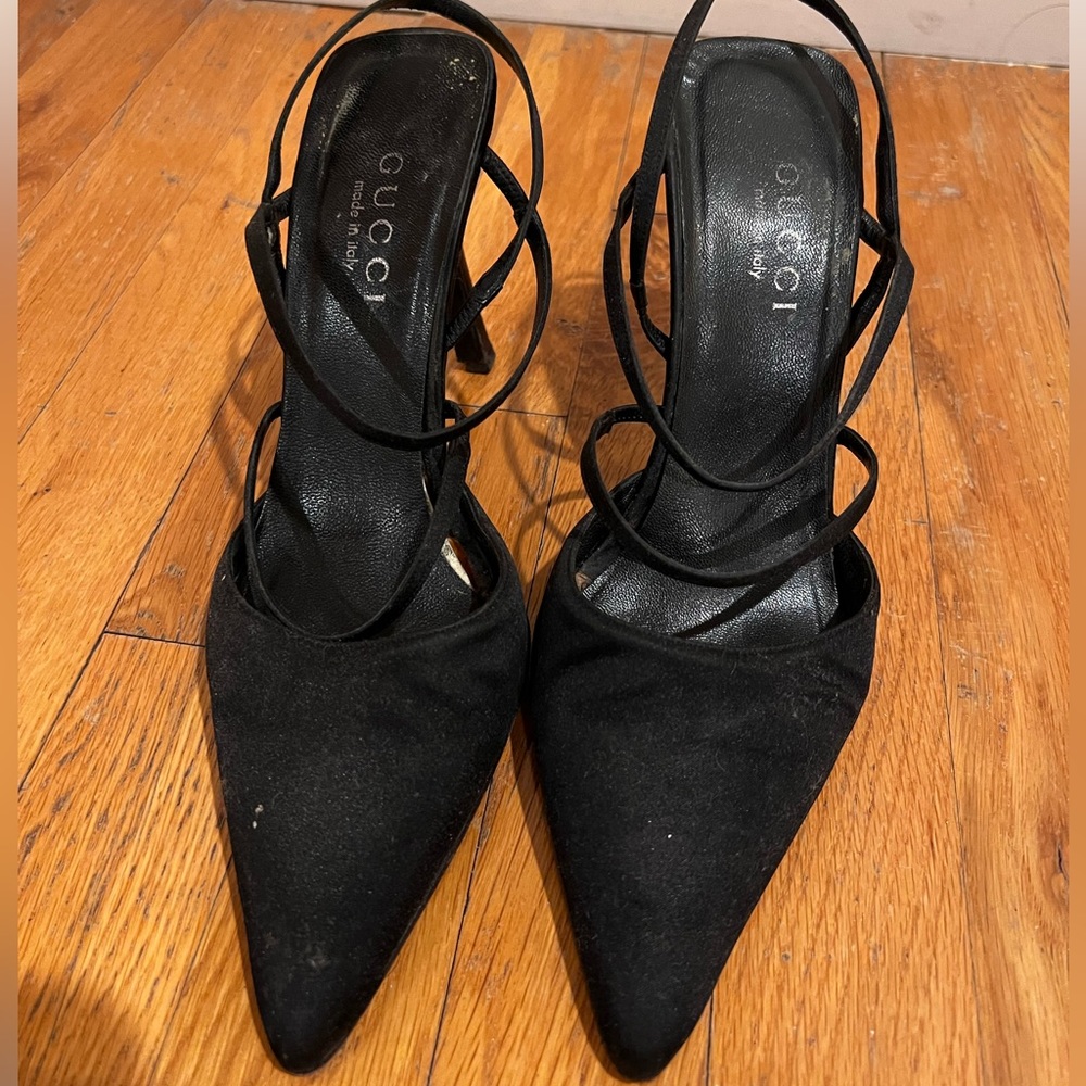Gucci black pointed heels with double straps. Size 39